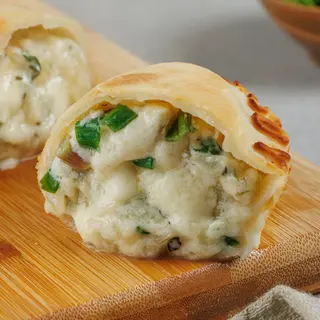 Empanada De Queso Y Cebolla