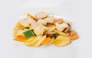 608 Gnocchi di riso con pollo e verdure cucina cinese