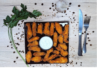 Пилешки хапки с чеснов сос