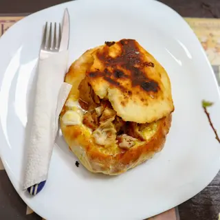 Svinjska komplet lepinja sa suvim vratom