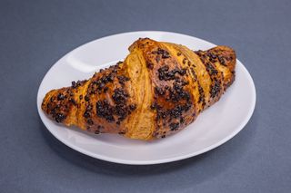 Kroasan sa čokoladom 90g