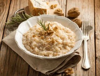 Ризото с горгонзола, пекорино и орехи
