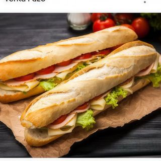 Bocadillo de pincho con queso y pimiento