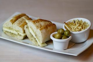 Bocadillo De Queso Manchego En Aceite De Trufa