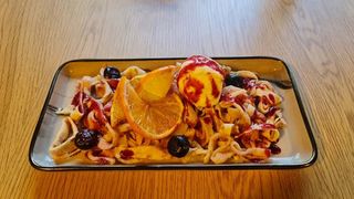 Tagliatelle din clatite cu fructe de padure si inghetata