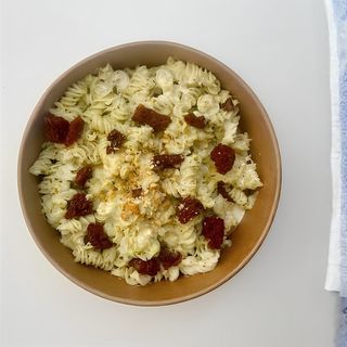 Fit pesto pasta sa sušenim paradajzom