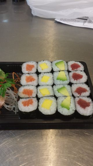 Makis variados (16 uds.)