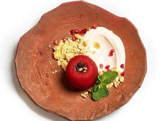 Вашлі на мусі з мацоні, медом та гранатовим соусом (370g)