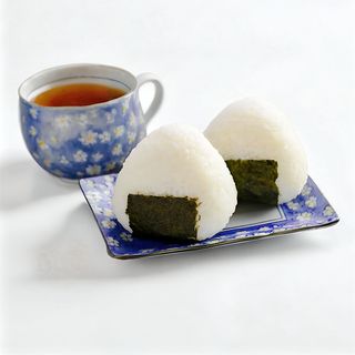 87 Onigiri con salmone cotto - 1 pezzo