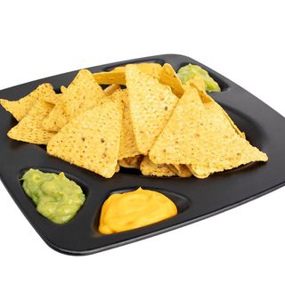 Nachos cheddar e guacamole
