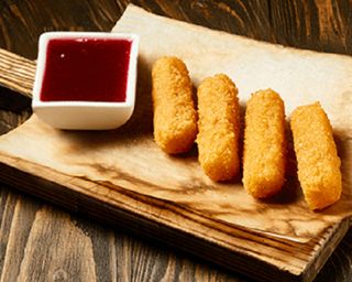 Сирні скибочки з соусом із журавлини (300/100г)