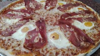 Pizza De Jamón Serrano Y Huevo (Mediana)