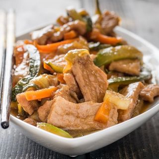 229. Manzo con verdure miste