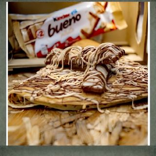 Палачинка с бял шоколад, ябълка, сироп карамел и канела