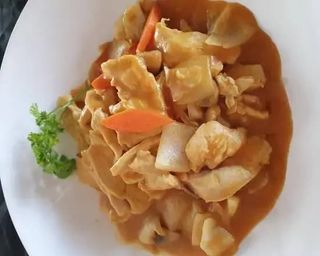 50. Pollo Con Salsa Curry