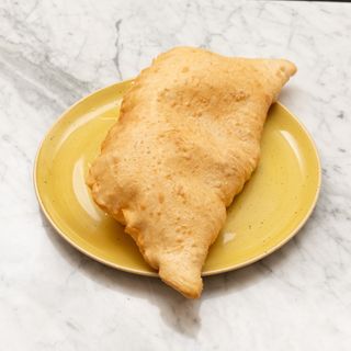 Pizza fritta salsiccia e friarielli