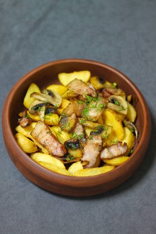 Картопля з беконом та грибами (300г)