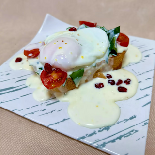 Яйцо пашот в сливочном соусе