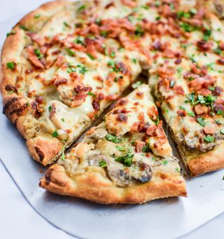 Chicken mushroom pizza