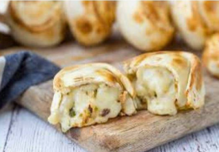 Empanada De Cebolla Y Queso