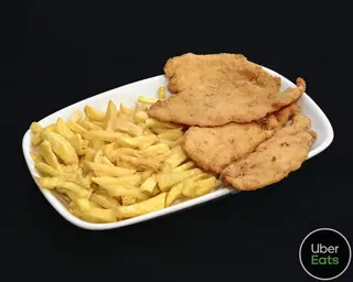 Peituga rebozada con patacas fritas
