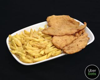 Peituga rebozada con patacas fritas