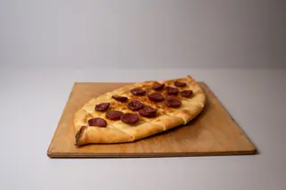 Pide z Kiełbasą Turecką