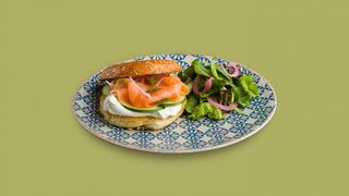 Bejgl sa dimljenim lososom