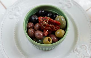 Мікс італійських оливок (100г)