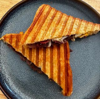 Sándwich De Queso Y Cecina