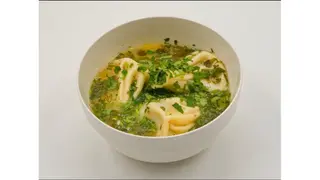 Суп с мини-хинкали на мацони