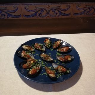 Midii cu sos bravas picant