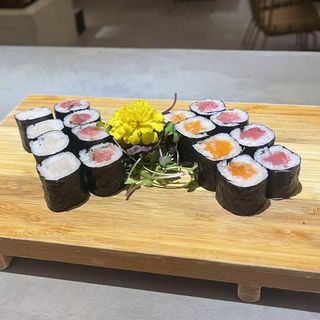 Maki Variado (16 Uds.)