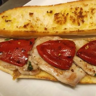 Baguette De Lomo Con Pimientos