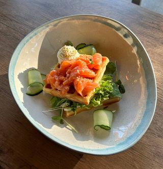 Вафлі з лососем