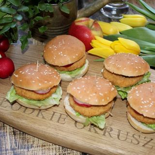 Hamburger bez dodatków,bułka mega,1 mięso,sos