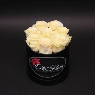 Cutie Mică Albă cu Trandafiri Albi