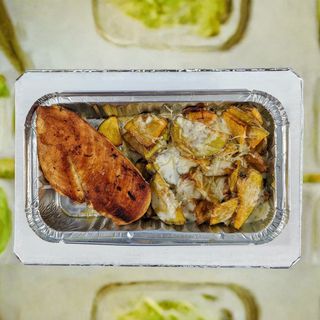 ქათმის ფილე კრეტანულ კარტოფილთან ერთად