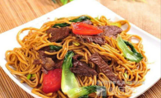 Spaghetti saltati con manzo