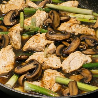 Kurczak z grzybami i bambusem