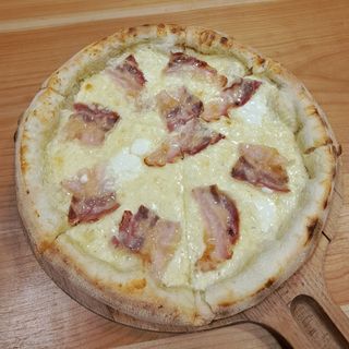 Pogača sa sirom i domaćim špekom