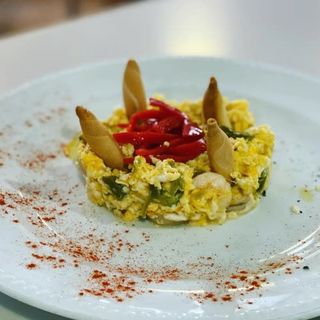 Revuelto De Gambas Y Ajetes