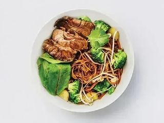 Пшенична локшина з яловичиною Блек Пеппер