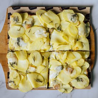 Pizza Patate e Gorgonzola (2 persoane)