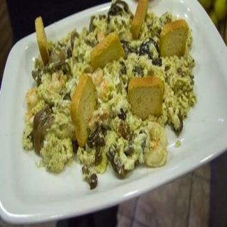 Revuelto De Setas Y Gambas