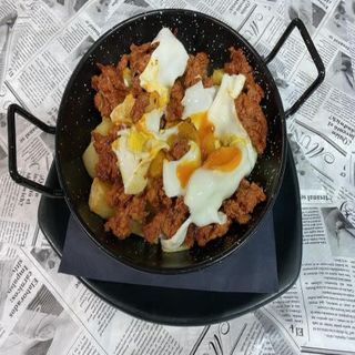Ración De Huevos Rotos Con Zorza