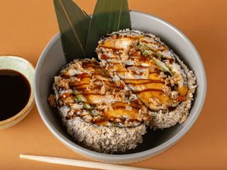 Суші-бургер з куркою (340g)