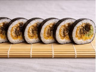 Futomaki z węgorzem w tempurze 6szt.