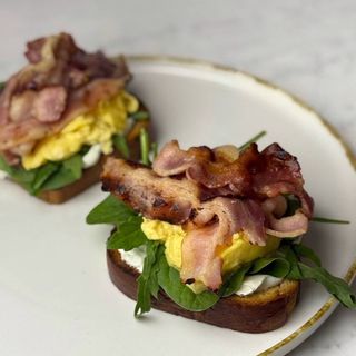 Бріош з беконом