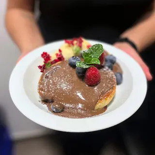 Tortitas Con Nocilla Y Frutas De Temporada
